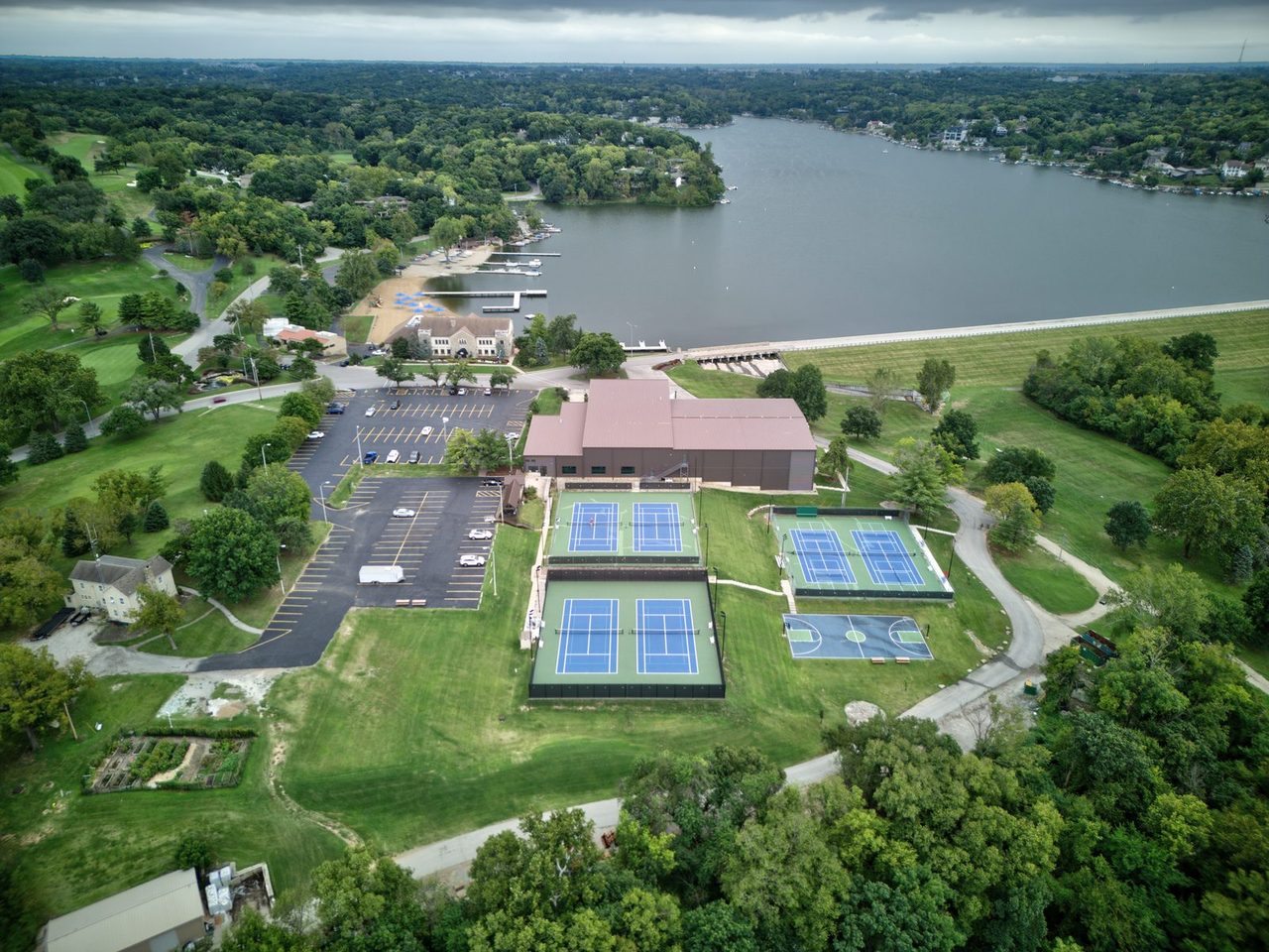 Lake Quivira community image 4