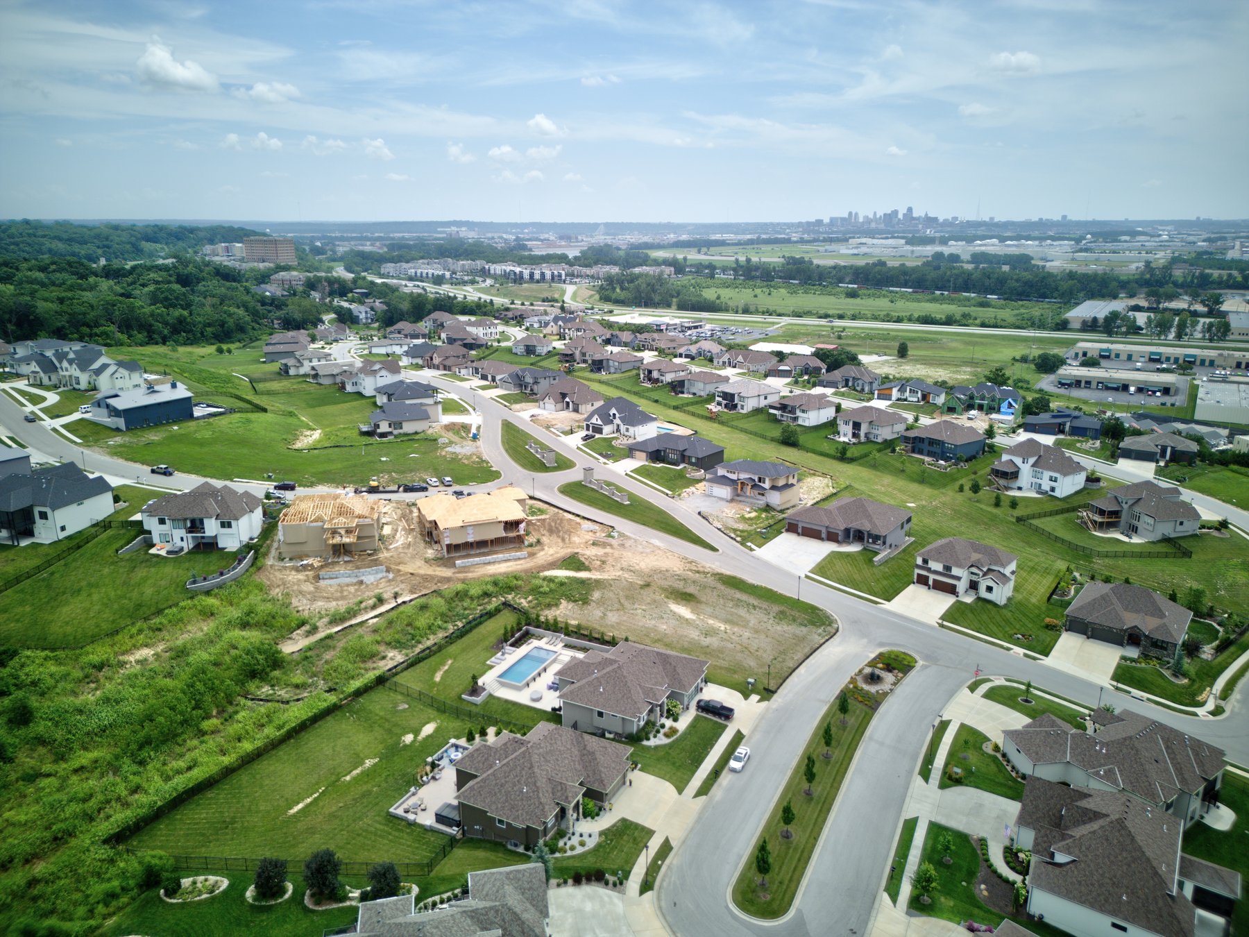 Aerial view of The Palisades in Riverside, Missouri with the Kansas City skyline in the distance