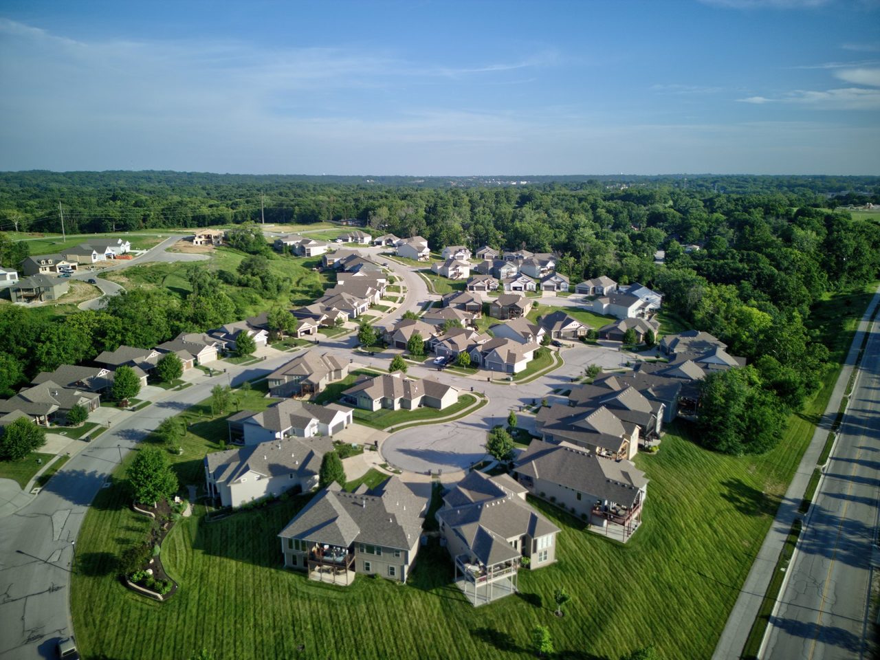Aerial view of homes in Bella Ridge, Riverside, Missouri