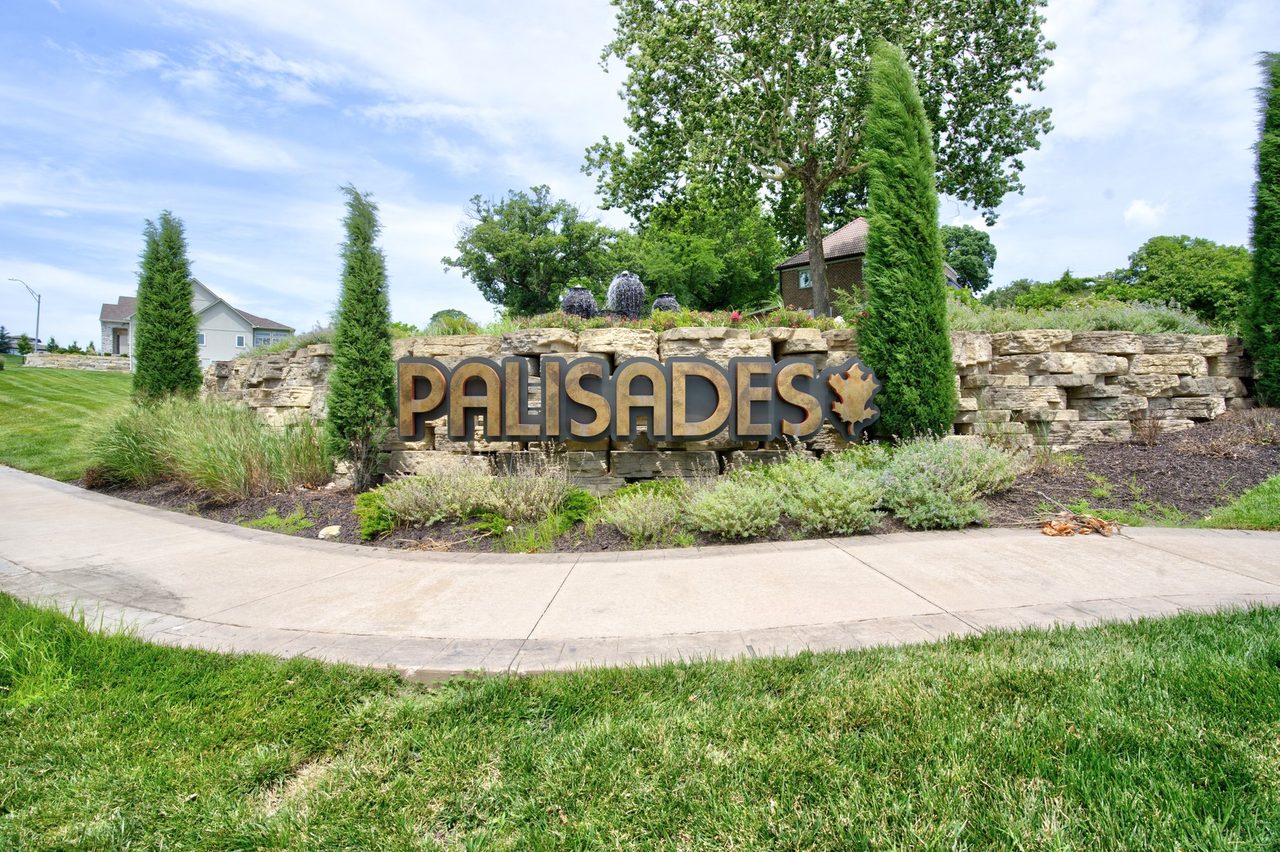 The Palisades entrance sign and landscaping in Riverside, Missouri